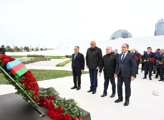 Dövlət və hökumət rəsmiləri Zəfər parkını ziyarət edirlər