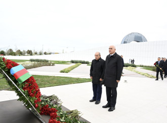 Dövlət və hökumət rəsmiləri Zəfər parkını ziyarət edirlər