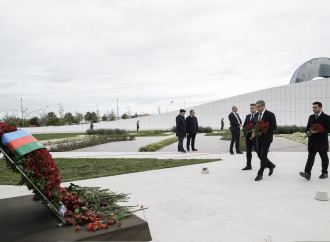 Əmək və Əhalinin Sosial Müdafiəsi Nazirliyi Anım Günündə Zəfər parkını ziyarət edib