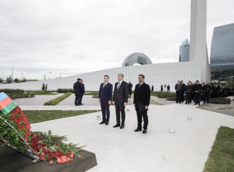 Əmək və Əhalinin Sosial Müdafiəsi Nazirliyi Anım Günündə Zəfər parkını ziyarət edib