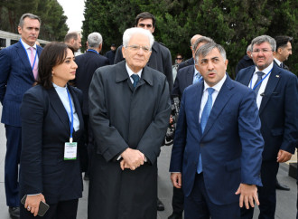 İtaliya Prezidenti Bakıda şəhidlərin xatirəsini anıb