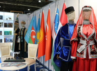 Azərbaycan və Qətərin mədəniyyət nazirləri Bakı kitab sərgisində Türk Mədəniyyət Fondu pavyonunu ziyarət ediblər