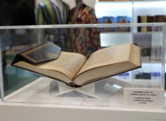 Azərbaycan və Qətərin mədəniyyət nazirləri Bakı kitab sərgisində Türk Mədəniyyət Fondu pavyonunu ziyarət ediblər
