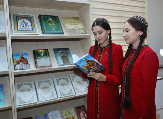 Beynəlxalq elmi konfrans çərçivəsində Türk Mədəniyyəti və İrsi Fondu tərəfindən buraxılan Məxdumqulu Fəraqinin “Aşiq Olmuşam” kitabının təqdimat mərasimi keçirilib