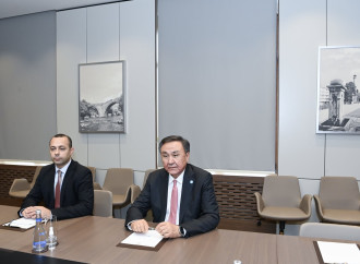 Ceyhun Bayramov TDT baş katibi Kubanıçbek Omuralıyevi qəbul edib