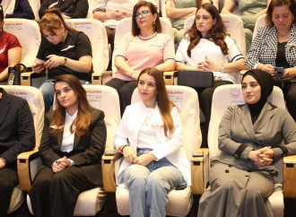 Yeni Klinikada “Çəhrayı lent” adlı maarifləndirmə seminarı baş tutub
