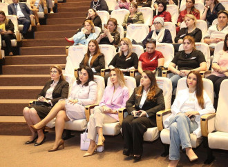 Yeni Klinikada “Çəhrayı lent” adlı maarifləndirmə seminarı baş tutub