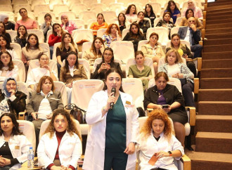 Yeni Klinikada “Çəhrayı lent” adlı maarifləndirmə seminarı baş tutub