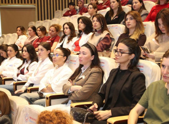 Yeni Klinikada “Çəhrayı lent” adlı maarifləndirmə seminarı baş tutub