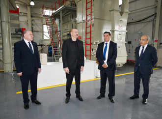Prezident İlham Əliyev Sabirabadda pambıq emalı zavodunun fəaliyyəti ilə tanış olub