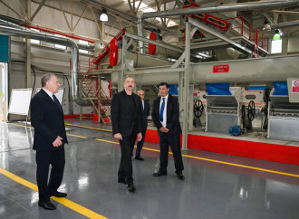 Prezident İlham Əliyev Sabirabadda pambıq emalı zavodunun fəaliyyəti ilə tanış olub