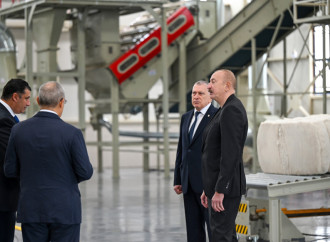 Prezident İlham Əliyev Sabirabadda pambıq emalı zavodunun fəaliyyəti ilə tanış olub