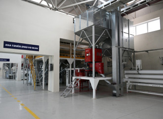 Prezident İlham Əliyev Sabirabad Sənaye Məhəlləsində toxum istehsalı müəssisəsinin fəaliyyəti ilə tanış olub