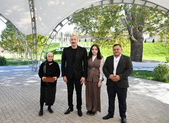 Prezident İlham Əliyev Cəbrayıl rayonunun Horovlu kəndinin sakinlərinə mənzillərin açarlarını təqdim edib