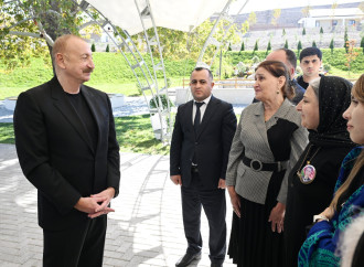 Prezident İlham Əliyev Cəbrayıl rayonunun Horovlu kəndinin sakinlərinə mənzillərin açarlarını təqdim edib