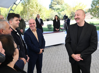 Prezident İlham Əliyev Cəbrayıl rayonunun Horovlu kəndinin sakinlərinə mənzillərin açarlarını təqdim edib