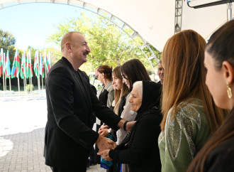 Prezident İlham Əliyev Cəbrayıl rayonunun Horovlu kəndinin sakinlərinə mənzillərin açarlarını təqdim edib