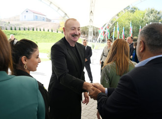 Prezident İlham Əliyev Cəbrayıl rayonunun Horovlu kəndinin sakinlərinə mənzillərin açarlarını təqdim edib