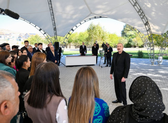 Prezident İlham Əliyev Cəbrayıl rayonunun Horovlu kəndinin sakinlərinə mənzillərin açarlarını təqdim edib