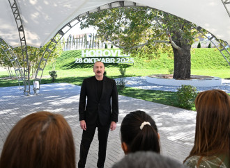 Prezident İlham Əliyev Cəbrayıl rayonunun Horovlu kəndinin sakinlərinə mənzillərin açarlarını təqdim edib