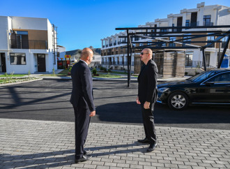 Prezident İlham Əliyev Zəngilan şəhərində 104 mənzilli yaşayış kompleksində görülmüş işlərlə tanış olub