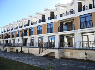 Prezident İlham Əliyev Zəngilan şəhərində 104 mənzilli yaşayış kompleksində görülmüş işlərlə tanış olub