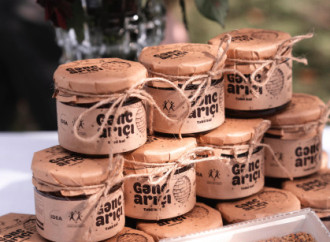 Heydər Əliyev Fondunun vitse-prezidenti Leyla Əliyeva Qəbələdə “Gənc arıçı” layihəsinin iştirakçısı ilə görüşüb