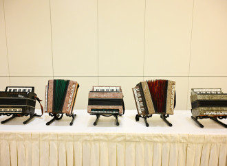 Heydər Əliyev Fondunun dəstəyi ilə alınan musiqi alətlərinin təqdimatı olub