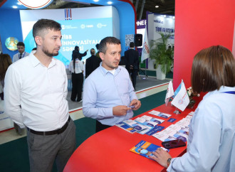 Yeni Klinika “Ən yaxşı B2B Görüş Stendi” sertifikatı ilə təltif edilib