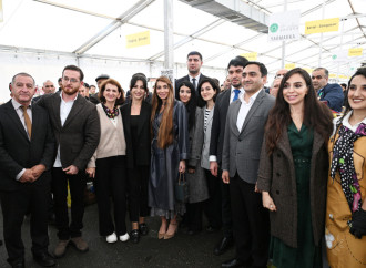 Heydər Əliyev Fondunun vitse-prezidenti Leyla Əliyeva və Bakı Media Mərkəzinin rəhbəri Arzu Əliyeva arıçılıq məhsullarının sərgi-satış yarmarkasını ziyarət ediblər