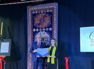 Zəfər Günü ərəfəsində Azərbaycan xalçası Polşa Muzeyinə hədiyyə olunub