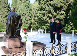 Prezident İlham Əliyev və birinci xanım Mehriban Əliyeva Ulu Öndər Heydər Əliyevin məzarını ziyarət ediblər