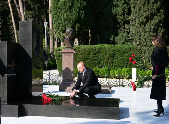 Prezident İlham Əliyev və birinci xanım Mehriban Əliyeva Ulu Öndər Heydər Əliyevin məzarını ziyarət ediblər