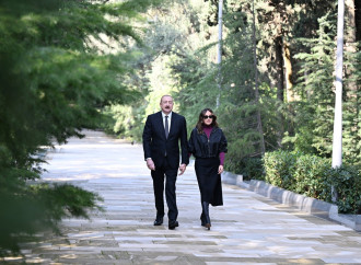 Prezident İlham Əliyev və birinci xanım Mehriban Əliyeva Ulu Öndər Heydər Əliyevin məzarını ziyarət ediblər