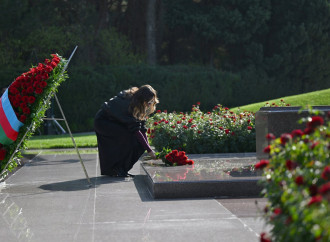 Prezident İlham Əliyev və birinci xanım Mehriban Əliyeva Ulu Öndər Heydər Əliyevin məzarını ziyarət ediblər