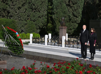 Prezident İlham Əliyev və birinci xanım Mehriban Əliyeva Ulu Öndər Heydər Əliyevin məzarını ziyarət ediblər