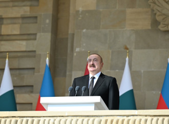 Prezident İlham Əliyev, birinci xanım Mehriban Əliyeva, Türkiyə Prezidenti Rəcəb Tayyib Ərdoğan, Pakistan Baş naziri Məhəmməd Şahbaz Şərif hərbi paradda iştirak edirlər