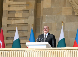 Prezident İlham Əliyev, birinci xanım Mehriban Əliyeva, Türkiyə Prezidenti Rəcəb Tayyib Ərdoğan, Pakistan Baş naziri Məhəmməd Şahbaz Şərif hərbi paradda iştirak edirlər