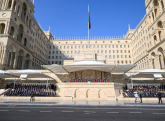 Prezident İlham Əliyev, birinci xanım Mehriban Əliyeva, Türkiyə Prezidenti Rəcəb Tayyib Ərdoğan, Pakistan Baş naziri Məhəmməd Şahbaz Şərif hərbi paradda iştirak edirlər