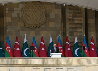 Prezident İlham Əliyev, birinci xanım Mehriban Əliyeva, Türkiyə Prezidenti Rəcəb Tayyib Ərdoğan, Pakistan Baş naziri Məhəmməd Şahbaz Şərif hərbi paradda iştirak edirlər