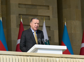 Prezident İlham Əliyev, birinci xanım Mehriban Əliyeva, Türkiyə Prezidenti Rəcəb Tayyib Ərdoğan, Pakistan Baş naziri Məhəmməd Şahbaz Şərif hərbi paradda iştirak edirlər