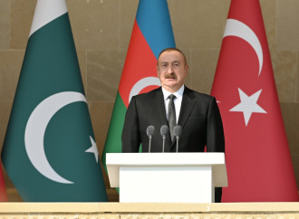 Prezident İlham Əliyev, birinci xanım Mehriban Əliyeva, Türkiyə Prezidenti Rəcəb Tayyib Ərdoğan, Pakistan Baş naziri Məhəmməd Şahbaz Şərif hərbi paradda iştirak edirlər