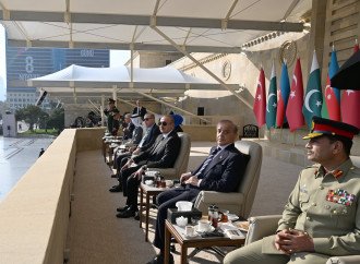 Prezident İlham Əliyev, birinci xanım Mehriban Əliyeva, Türkiyə Prezidenti Rəcəb Tayyib Ərdoğan, Pakistan Baş naziri Məhəmməd Şahbaz Şərif hərbi paradda iştirak edirlər