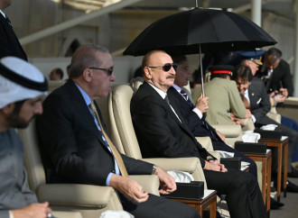 Prezident İlham Əliyev, birinci xanım Mehriban Əliyeva, Türkiyə Prezidenti Rəcəb Tayyib Ərdoğan, Pakistan Baş naziri Məhəmməd Şahbaz Şərif hərbi paradda iştirak edirlər