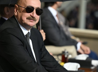 Prezident İlham Əliyev, birinci xanım Mehriban Əliyeva, Türkiyə Prezidenti Rəcəb Tayyib Ərdoğan, Pakistan Baş naziri Məhəmməd Şahbaz Şərif hərbi paradda iştirak edirlər