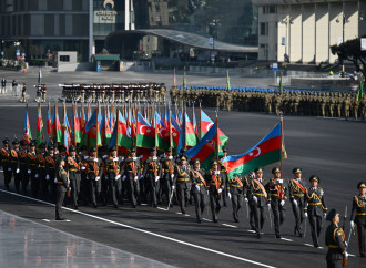 Prezident İlham Əliyev, birinci xanım Mehriban Əliyeva, Türkiyə Prezidenti Rəcəb Tayyib Ərdoğan, Pakistan Baş naziri Məhəmməd Şahbaz Şərif hərbi paradda iştirak edirlər