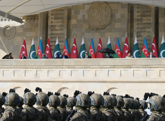 Prezident İlham Əliyev, birinci xanım Mehriban Əliyeva, Türkiyə Prezidenti Rəcəb Tayyib Ərdoğan, Pakistan Baş naziri Məhəmməd Şahbaz Şərif hərbi paradda iştirak edirlər