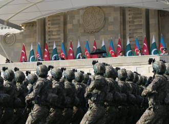 Prezident İlham Əliyev, birinci xanım Mehriban Əliyeva, Türkiyə Prezidenti Rəcəb Tayyib Ərdoğan, Pakistan Baş naziri Məhəmməd Şahbaz Şərif hərbi paradda iştirak edirlər