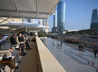 Prezident İlham Əliyev, birinci xanım Mehriban Əliyeva, Türkiyə Prezidenti Rəcəb Tayyib Ərdoğan, Pakistan Baş naziri Məhəmməd Şahbaz Şərif hərbi paradda iştirak edirlər