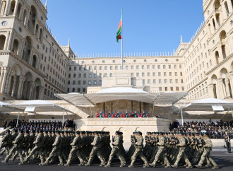 Prezident İlham Əliyev, birinci xanım Mehriban Əliyeva, Türkiyə Prezidenti Rəcəb Tayyib Ərdoğan, Pakistan Baş naziri Məhəmməd Şahbaz Şərif hərbi paradda iştirak edirlər